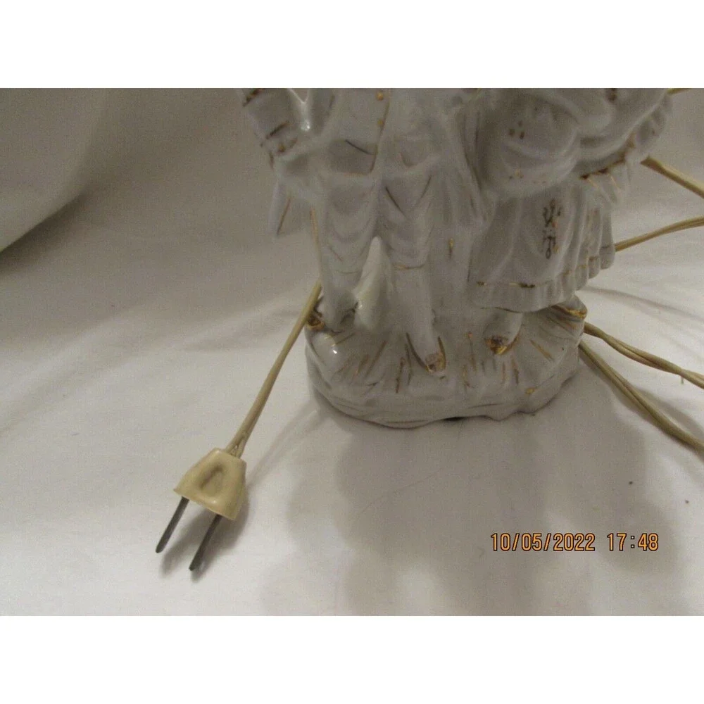 VINTAGE VICTORIAN RENISSANCE FIGURINE FIGURE TABLE LAMP MAN WOMEN